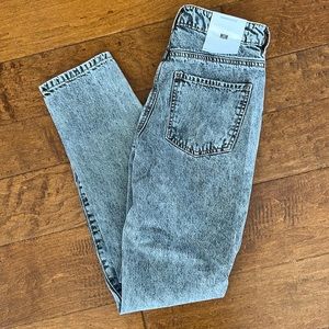 NWT girls Garage distressed MOM jean washed grey size 03 or waist 26